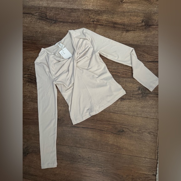 H&M Tops - H&M stretch bodycon top